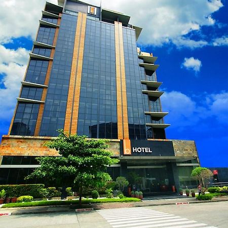 The B Hotel Alabang Muntinlupa City Εξωτερικό φωτογραφία