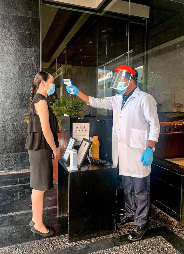 The B Hotel Alabang Muntinlupa City Εξωτερικό φωτογραφία