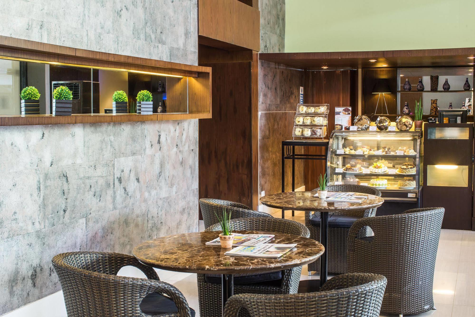 The B Hotel Alabang Muntinlupa City Εξωτερικό φωτογραφία