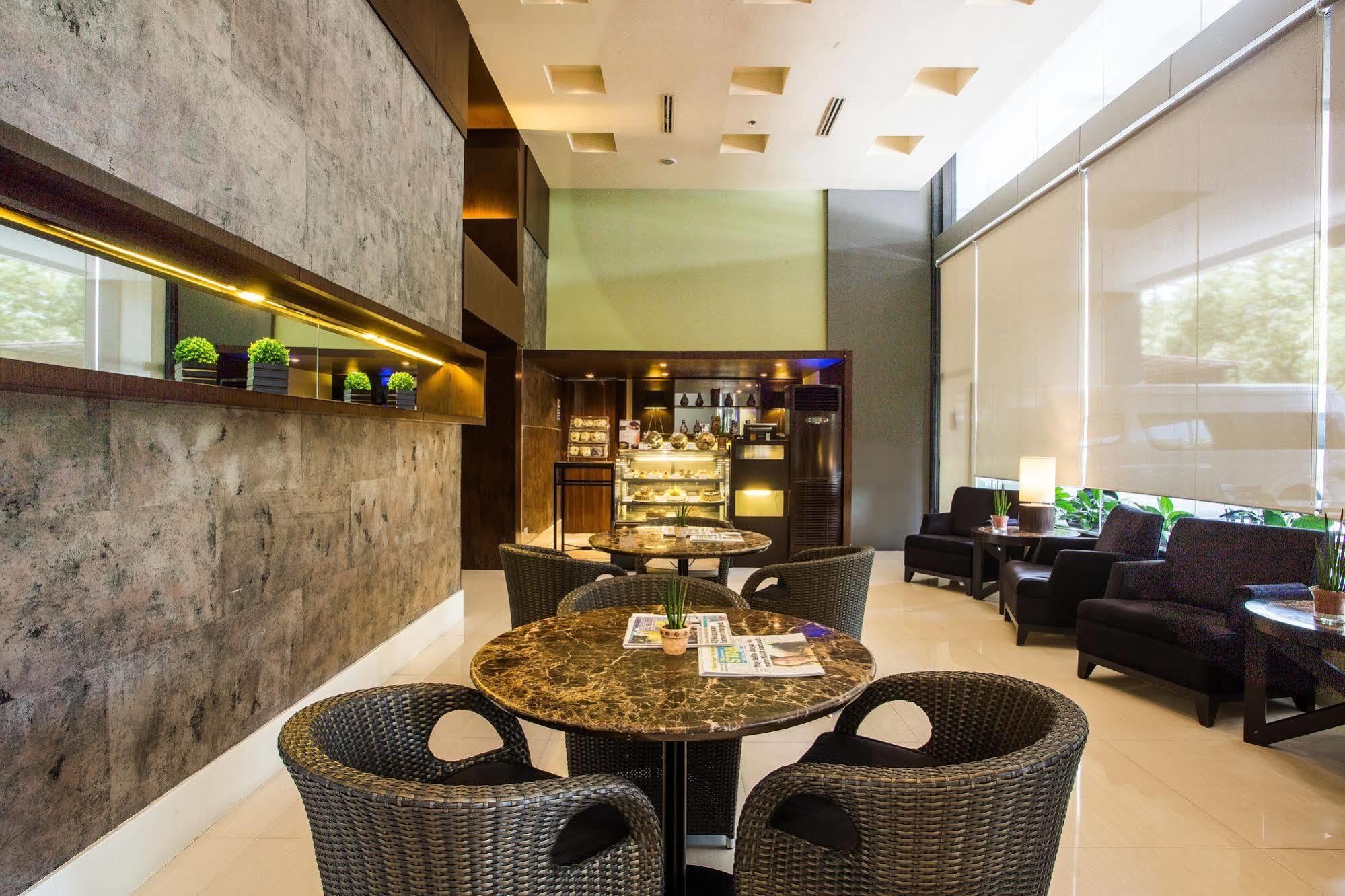 The B Hotel Alabang Muntinlupa City Εξωτερικό φωτογραφία